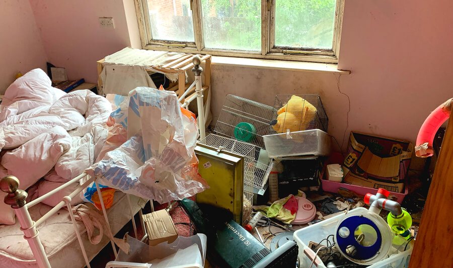 red lounge before house clearance in Newmarket